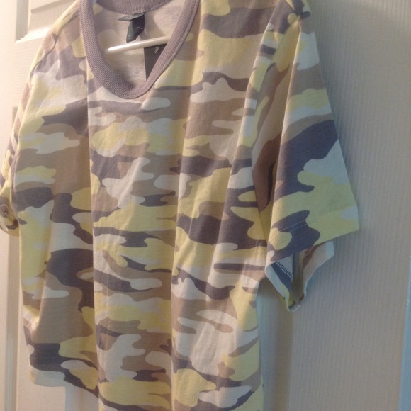 yellow camo crop top - Picture 3 of 3